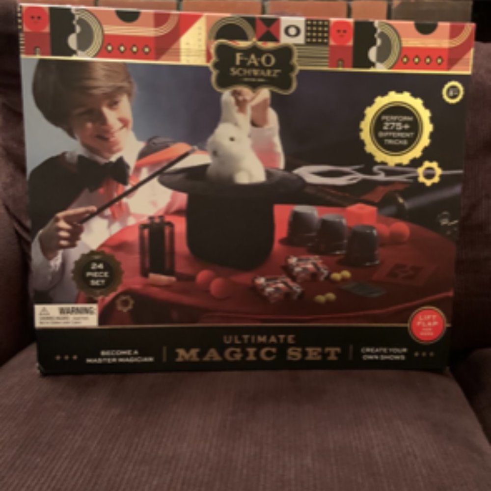 FAO Schwarz 24 piece Ultimate Magic Set